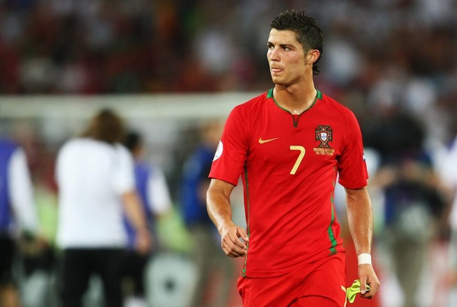 Hành trình 20 năm của Ronaldo tại Euro: Có niềm vui vỡ òa, có nước mắt cay đắng nhưng điều còn lại sau cùng là sự vĩ đại - Ảnh 3.