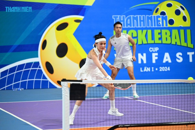 Loạt khoảnh khắc Hiền Hồ trên sân pickleball: Visual nổi bật nhưng không thấy nụ cười, thi đấu quyết tâm nhưng thành tích sấp mặt! - Ảnh 13.