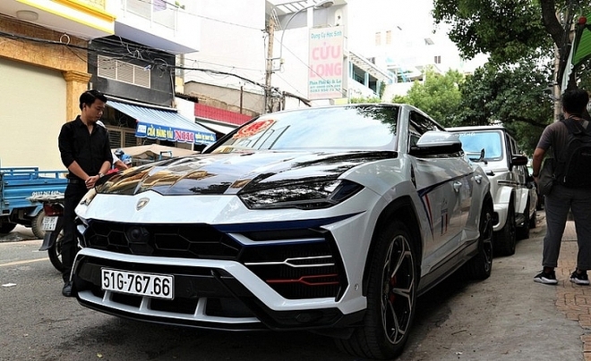 Ngắm lại loạt siêu xe rước dâu của 3 thiếu gia ngành nhựa đình đám nhất Việt Nam: Phải chi hồi đó được gả vào hào môn! - Ảnh 8.