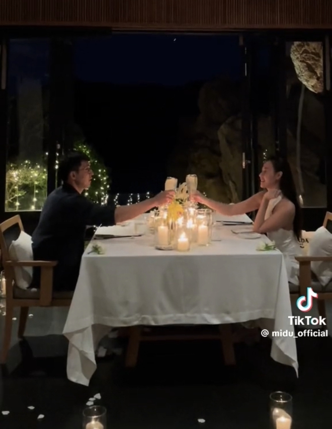 Chồng thiếu gia của Midu cưng vợ ra mặt khi hẹn hò, lần đầu để lộ nhẫn cưới - Ảnh 3.