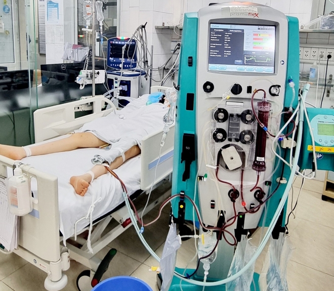 Cô gái trẻ Hà Nội hôn mê sâu, suy đa tạng cấp phải lọc máu sau khi ăn một viên kẹo không rõ thành phần - Ảnh 1.