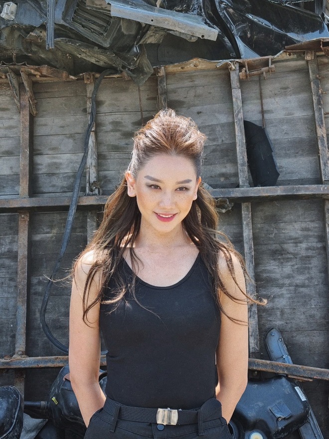 Hari Won gây sốc khi xuất hiện ở phim Hàn đang hot, tạo hình xấu nhất sự nghiệp khiến netizen nhận không ra - Ảnh 3.
