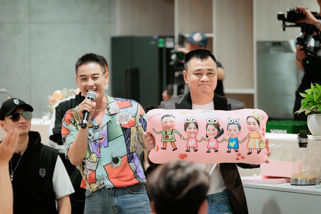 Thành tích Anh Tài đè bẹp chương trình đạo nhái đối thủ: Show hot nhất 2024 đây rồi! - Ảnh 8.