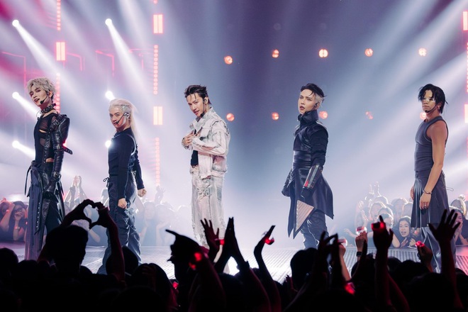 Thành tích Anh Tài đè bẹp chương trình đạo nhái đối thủ: Show hot nhất 2024 đây rồi! - Ảnh 11.