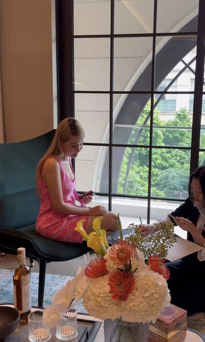Nữ CEO "đập hộp" căn chung cư 100 tỷ trên khu "đất vàng" Hà Nội, phí dịch vụ 50 triệu/tháng gây choáng- Ảnh 5. Nữ CEO "đập hộp" căn chung cư 100 tỷ trên khu "đất vàng" Hà Nội, phí dịch vụ 50 triệu/tháng gây choáng- Ảnh 5.