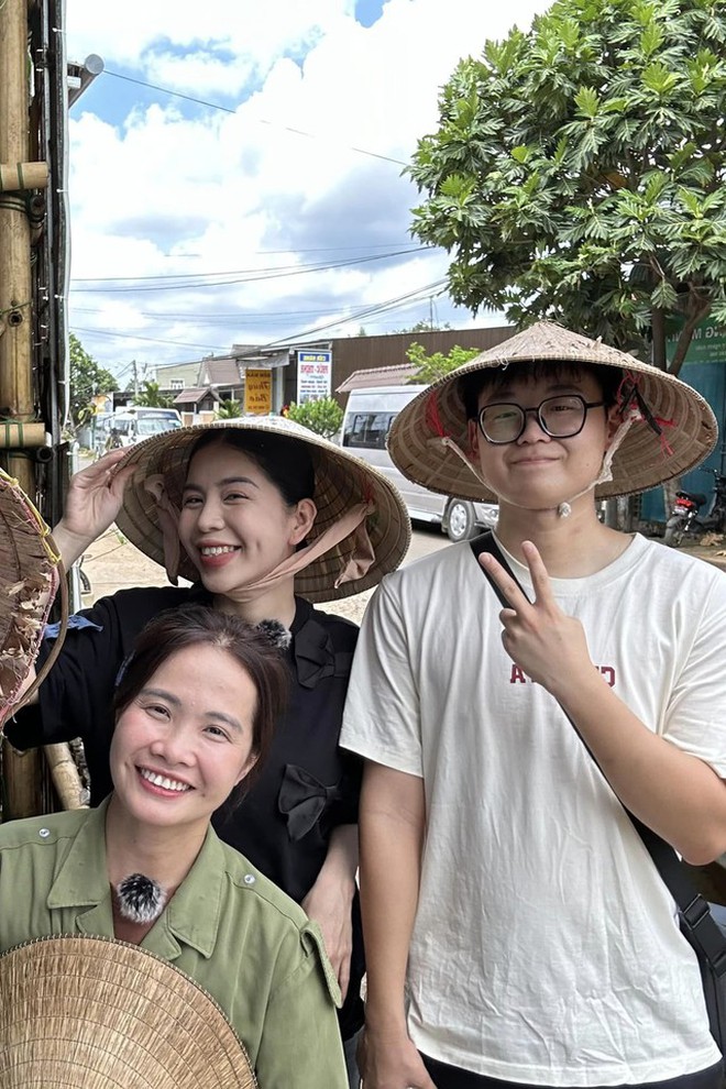 Đoạn tin nhắn Hằng Du Mục gửi con riêng của chồng trước ngày ly hôn: Ám ảnh và đau đớn- Ảnh 2. Đoạn tin nhắn Hằng Du Mục gửi con riêng của chồng trước ngày ly hôn: Ám ảnh và đau đớn- Ảnh 2.