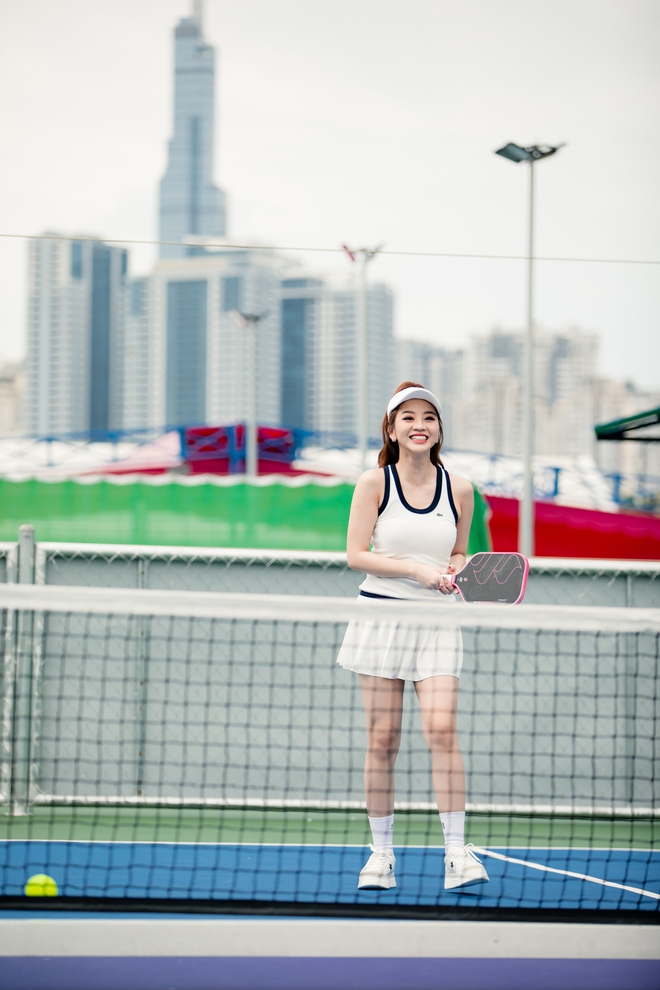 MC mặc sexy lên sân chơi Pickleball giải mã sức hút "kịch trần" của gái đẹp mê thể thao- Ảnh 6. MC mặc sexy lên sân chơi Pickleball giải mã sức hút "kịch trần" của gái đẹp mê thể thao- Ảnh 6.