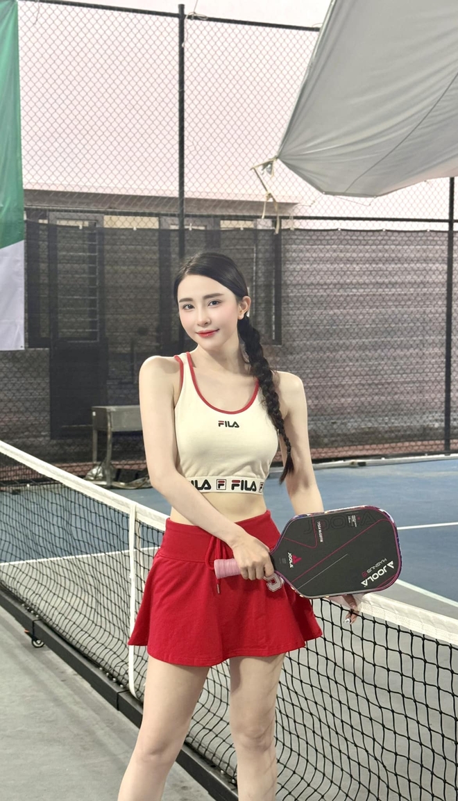 Quỳnh Nga diện đồ bộ đi đánh pickleball, hỏi netizen như vậy có ổn không?- Ảnh 8. Quỳnh Nga diện đồ bộ đi đánh pickleball, hỏi netizen như vậy có ổn không?- Ảnh 8.