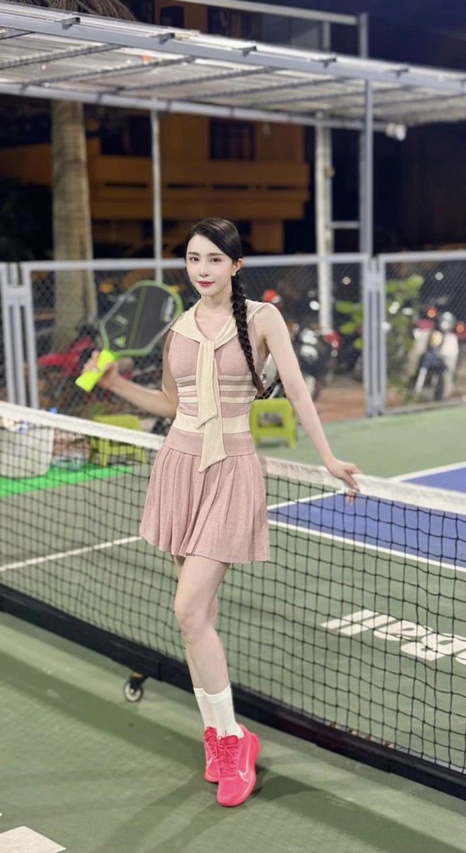 Quỳnh Nga diện đồ bộ đi đánh pickleball, hỏi netizen như vậy có ổn không?- Ảnh 6. Quỳnh Nga diện đồ bộ đi đánh pickleball, hỏi netizen như vậy có ổn không?- Ảnh 6.