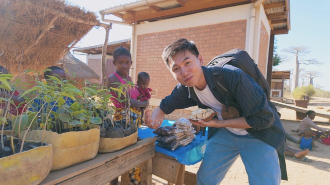 Khoai Lang Thang đã đạt được ước mơ khi tới nơi Quang Linh Vlog sinh sống- Ảnh 11. Khoai Lang Thang đã đạt được ước mơ khi tới nơi Quang Linh Vlog sinh sống- Ảnh 11.