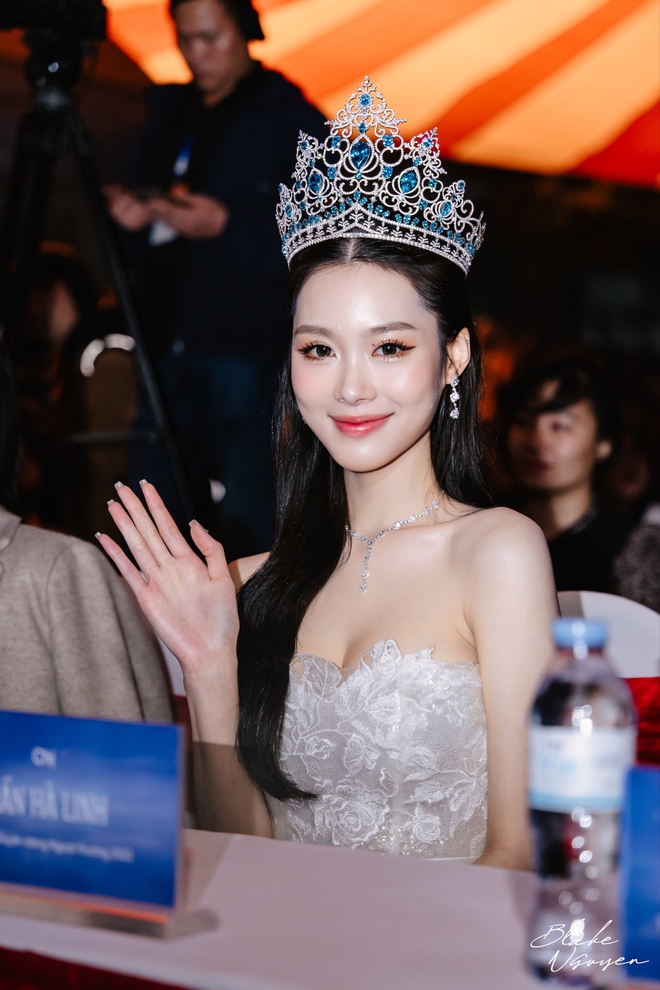 Ngắm nữ sinh Ngoại thương như Ngắm nữ sinh Ngoại thương như