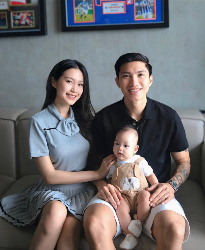 Đoàn Văn Hậu và Doãn Hải My lần đầu tung ảnh Full HD diện mạo quý tử Lúa- Ảnh 2. Đoàn Văn Hậu và Doãn Hải My lần đầu tung ảnh Full HD diện mạo quý tử Lúa- Ảnh 2.
