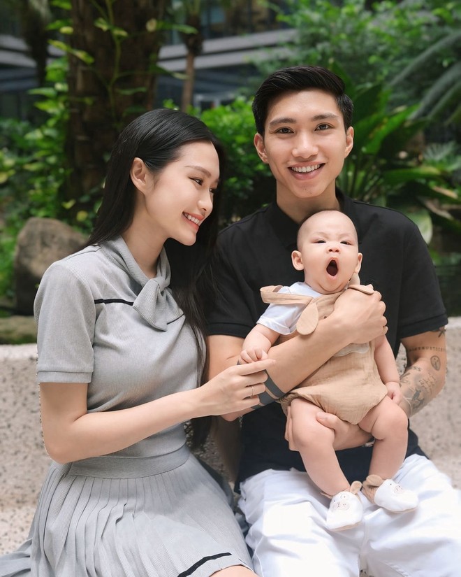 Đoàn Văn Hậu và Doãn Hải My lần đầu tung ảnh Full HD diện mạo quý tử Lúa- Ảnh 5. Đoàn Văn Hậu và Doãn Hải My lần đầu tung ảnh Full HD diện mạo quý tử Lúa- Ảnh 5.