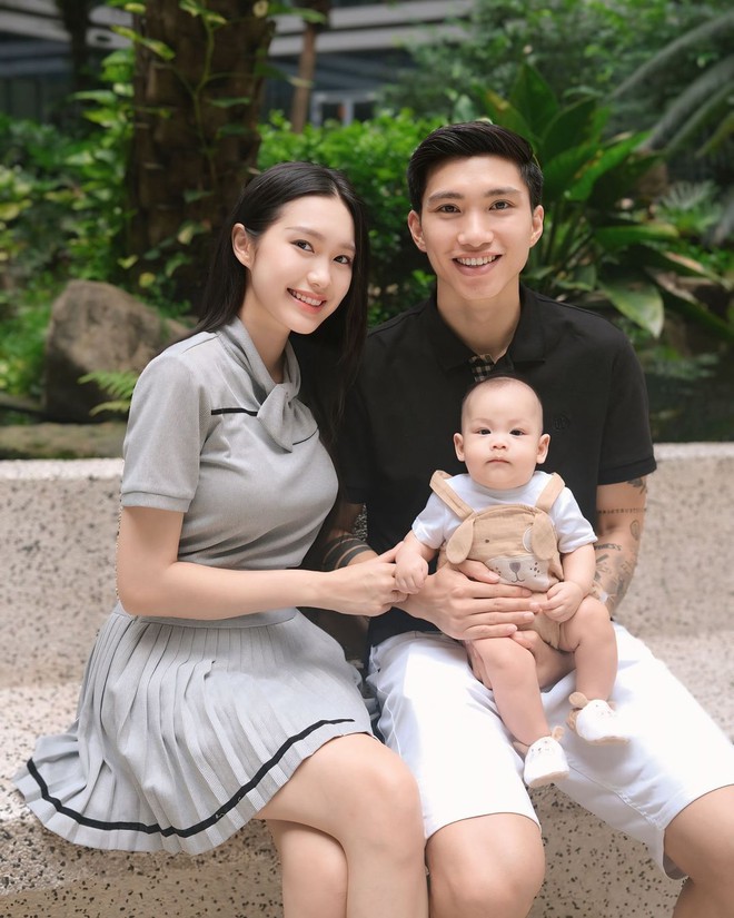 Đoàn Văn Hậu và Doãn Hải My lần đầu tung ảnh Full HD diện mạo quý tử Lúa- Ảnh 1. Đoàn Văn Hậu và Doãn Hải My lần đầu tung ảnh Full HD diện mạo quý tử Lúa- Ảnh 1.