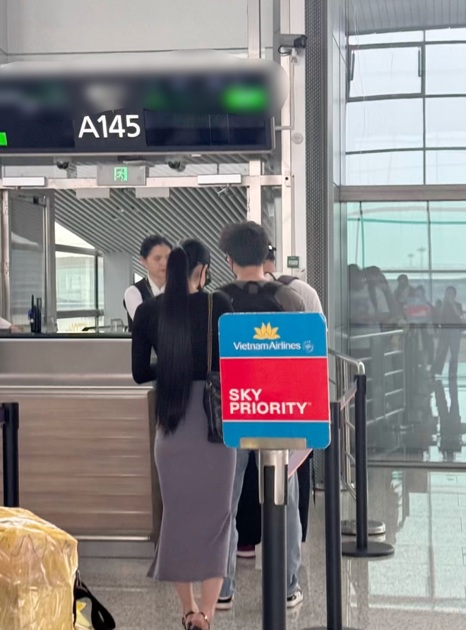 Vì sao Hằng Du Mục hội ngộ Hoa hậu Thuỳ Tiên sau biến cố gây bão?- Ảnh 4. Vì sao Hằng Du Mục hội ngộ Hoa hậu Thuỳ Tiên sau biến cố gây bão?- Ảnh 4.