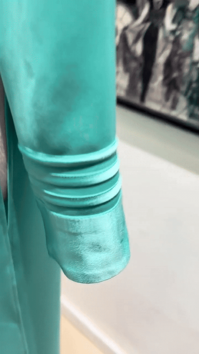 Người khen kẻ chê về đồng phục tiếp viên hàng không trên mạng xã hội- Ảnh 4. Người khen kẻ chê về đồng phục tiếp viên hàng không trên mạng xã hội- Ảnh 4.