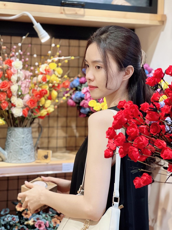 Lộ nhan sắc khi chưa thẩm mỹ của cô gái "bại trận" trước Lê Võ Quế Anh- Ảnh 3. Lộ nhan sắc khi chưa thẩm mỹ của cô gái "bại trận" trước Lê Võ Quế Anh- Ảnh 3.