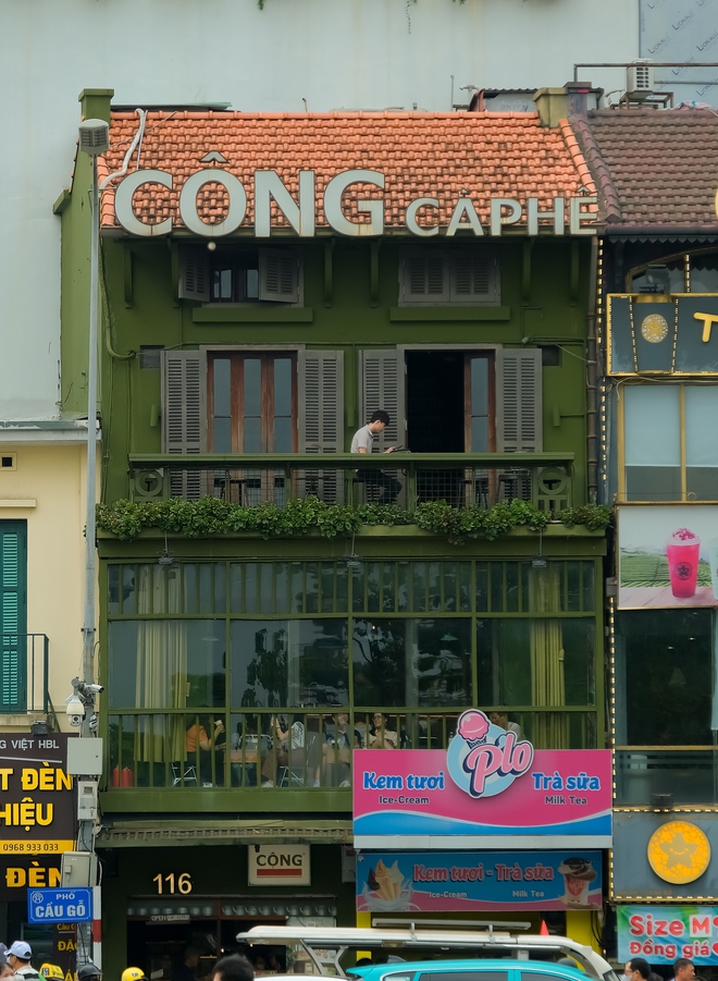Hà Nội 1/9: Các điểm du lịch lịch sử hút khách, giới trẻ thong thả đi cà phê tận hưởng mùa thu "Tết Độc lập"- Ảnh 9. Hà Nội 1/9: Các điểm du lịch lịch sử hút khách, giới trẻ thong thả đi cà phê tận hưởng mùa thu "Tết Độc lập"- Ảnh 9.