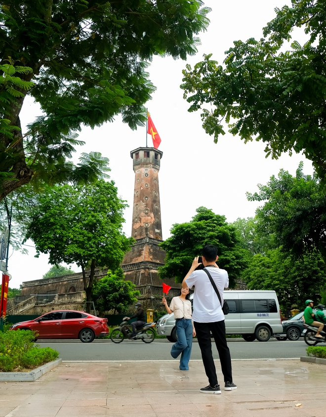 Hà Nội 1/9: Các điểm du lịch lịch sử hút khách, giới trẻ thong thả đi cà phê tận hưởng mùa thu "Tết Độc lập"- Ảnh 22. Hà Nội 1/9: Các điểm du lịch lịch sử hút khách, giới trẻ thong thả đi cà phê tận hưởng mùa thu "Tết Độc lập"- Ảnh 22.