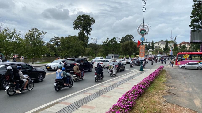 CẬP NHẬT lễ 2/9: Sapa đỉnh nóc ngập trong cờ hoa, Đà Lạt gói gọn bằng 2 từ CẬP NHẬT lễ 2/9: Sapa đỉnh nóc ngập trong cờ hoa, Đà Lạt gói gọn bằng 2 từ