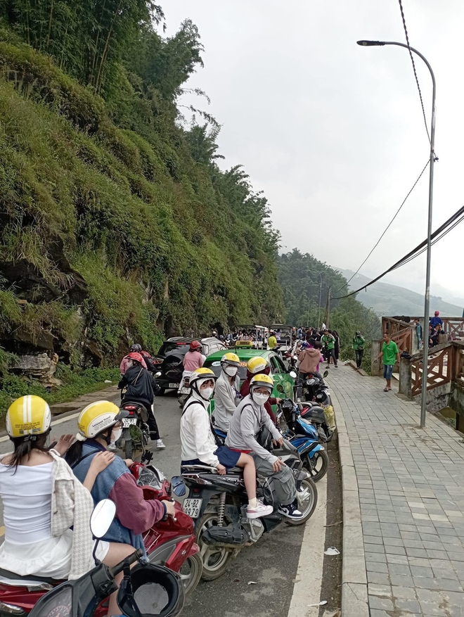 CẬP NHẬT lễ 2/9: Sapa đỉnh nóc ngập trong cờ hoa, Đà Lạt gói gọn bằng 2 từ CẬP NHẬT lễ 2/9: Sapa đỉnh nóc ngập trong cờ hoa, Đà Lạt gói gọn bằng 2 từ