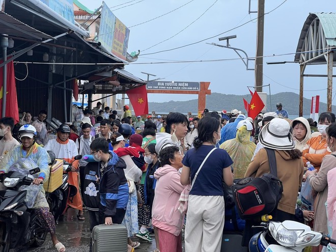 CẬP NHẬT lễ 2/9: Sapa đỉnh nóc ngập trong cờ hoa, Đà Lạt gói gọn bằng 2 từ CẬP NHẬT lễ 2/9: Sapa đỉnh nóc ngập trong cờ hoa, Đà Lạt gói gọn bằng 2 từ