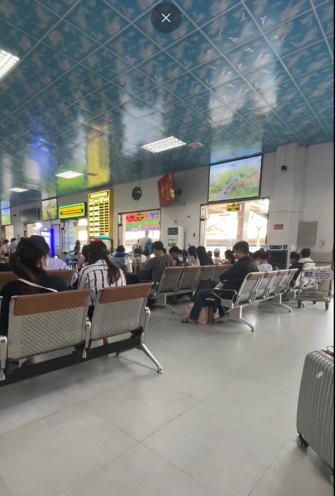 CẬP NHẬT lễ 2/9: Sapa đỉnh nóc ngập trong cờ hoa, Đà Lạt gói gọn bằng 2 từ CẬP NHẬT lễ 2/9: Sapa đỉnh nóc ngập trong cờ hoa, Đà Lạt gói gọn bằng 2 từ