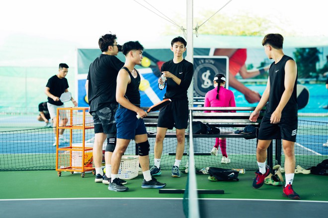 Chơi pickleball 4 ngày xuyên lễ, hội “chị đẹp” tuyên bố 1 điều bất ngờ về lời đồn lên sân giữ chồng- Ảnh 11. Chơi pickleball 4 ngày xuyên lễ, hội “chị đẹp” tuyên bố 1 điều bất ngờ về lời đồn lên sân giữ chồng- Ảnh 11.