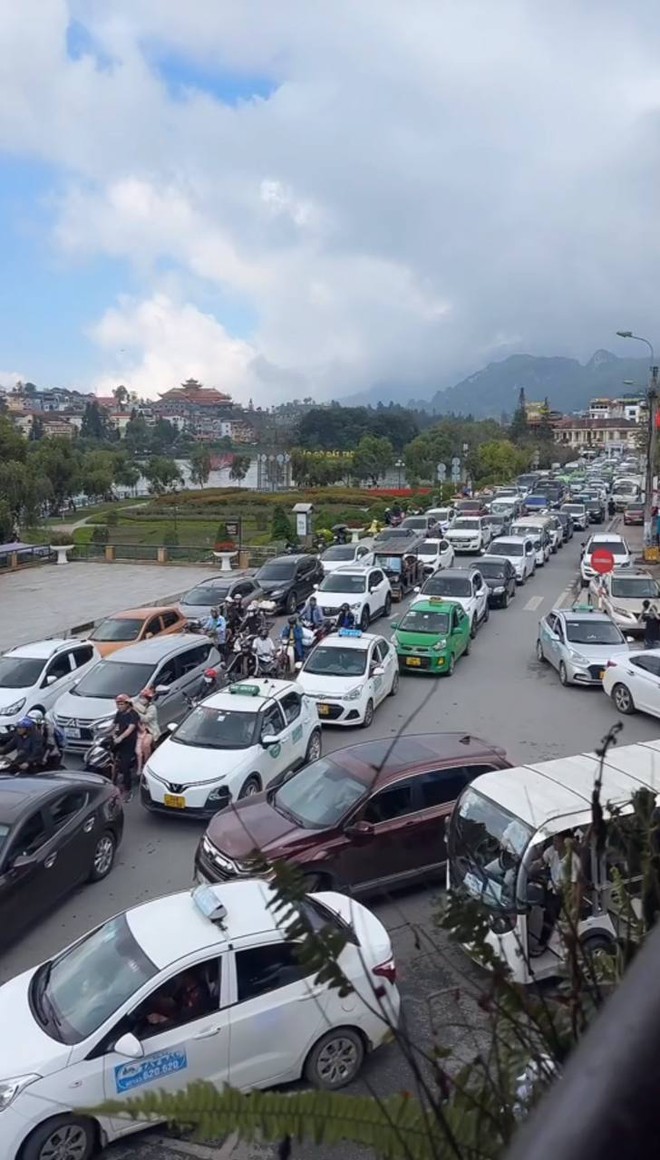 CẬP NHẬT lễ 2/9: Sapa đỉnh nóc ngập trong cờ hoa, Đà Lạt gói gọn bằng 2 từ CẬP NHẬT lễ 2/9: Sapa đỉnh nóc ngập trong cờ hoa, Đà Lạt gói gọn bằng 2 từ