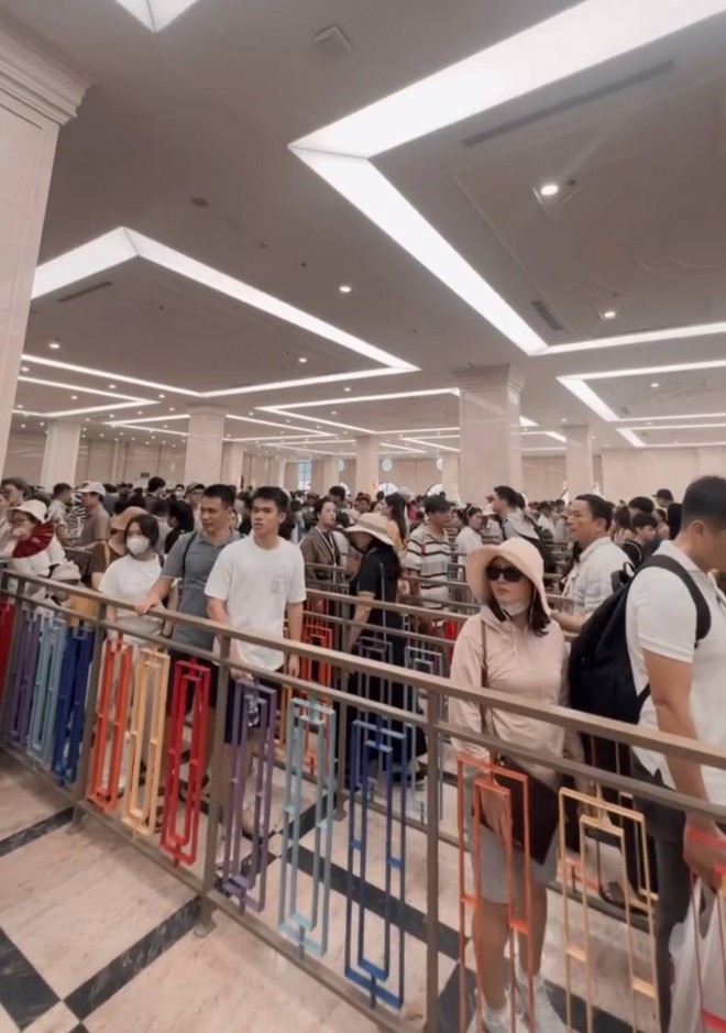 CẬP NHẬT lễ 2/9: Sapa đỉnh nóc ngập trong cờ hoa, Đà Lạt gói gọn bằng 2 từ CẬP NHẬT lễ 2/9: Sapa đỉnh nóc ngập trong cờ hoa, Đà Lạt gói gọn bằng 2 từ
