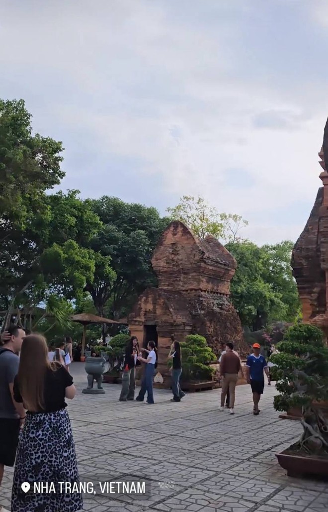 CẬP NHẬT lễ 2/9: Sapa đỉnh nóc ngập trong cờ hoa, Đà Lạt gói gọn bằng 2 từ CẬP NHẬT lễ 2/9: Sapa đỉnh nóc ngập trong cờ hoa, Đà Lạt gói gọn bằng 2 từ