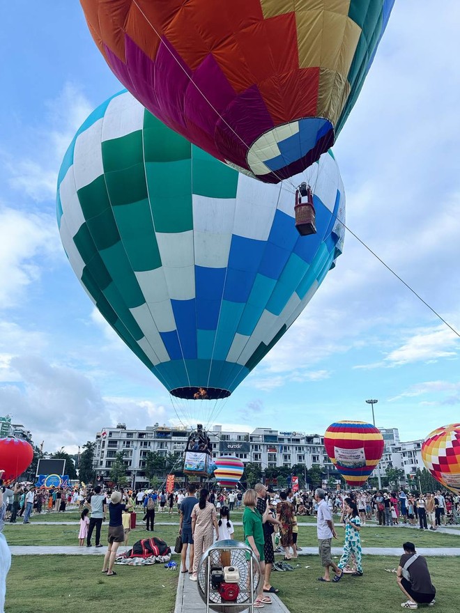 CẬP NHẬT lễ 2/9: Sapa đỉnh nóc ngập trong cờ hoa, Đà Lạt gói gọn trong hai từ "đông lạnh"- Ảnh 11. CẬP NHẬT lễ 2/9: Sapa đỉnh nóc ngập trong cờ hoa, Đà Lạt gói gọn trong hai từ "đông lạnh"- Ảnh 11.