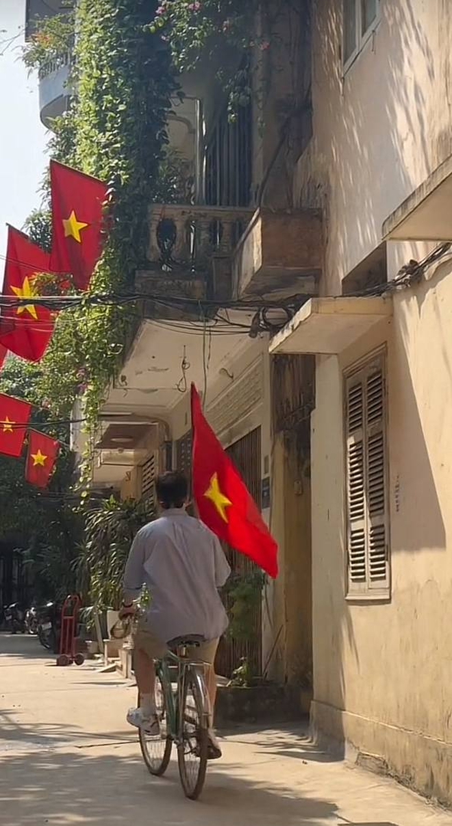 “Đi giữa cờ hoa” - khi người trẻ lan toả lòng yêu nước bằng sự “sáng tạo” đẹp đẽ thế đấy!- Ảnh 2. “Đi giữa cờ hoa” - khi người trẻ lan toả lòng yêu nước bằng sự “sáng tạo” đẹp đẽ thế đấy!- Ảnh 2.