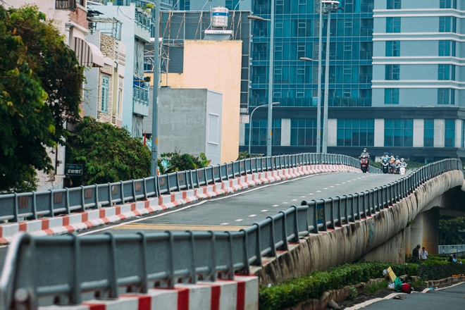 Có một TP.HCM đẹp yên bình dưới sắc cờ rực rỡ ngày Tết Độc Lập- Ảnh 16. Có một TP.HCM đẹp yên bình dưới sắc cờ rực rỡ ngày Tết Độc Lập- Ảnh 16.