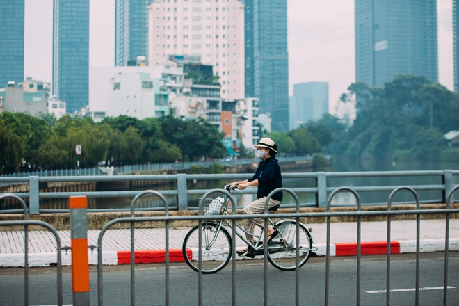 Có một TP.HCM đẹp yên bình dưới sắc cờ rực rỡ ngày Tết Độc Lập- Ảnh 14. Có một TP.HCM đẹp yên bình dưới sắc cờ rực rỡ ngày Tết Độc Lập- Ảnh 14.