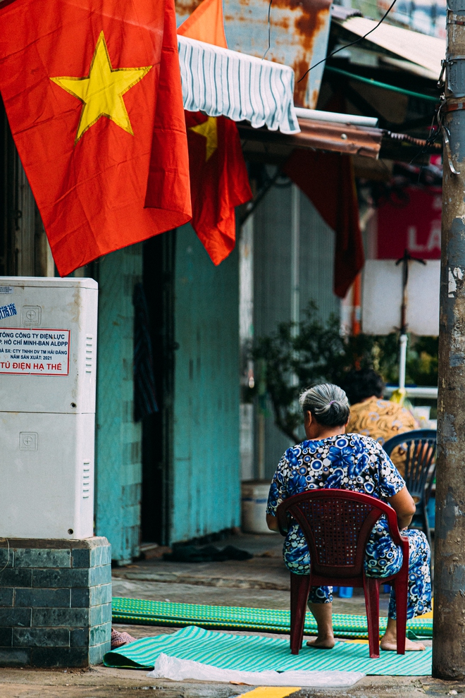 Có một TP.HCM đẹp yên bình dưới sắc cờ rực rỡ ngày Tết Độc Lập- Ảnh 2. Có một TP.HCM đẹp yên bình dưới sắc cờ rực rỡ ngày Tết Độc Lập- Ảnh 2.