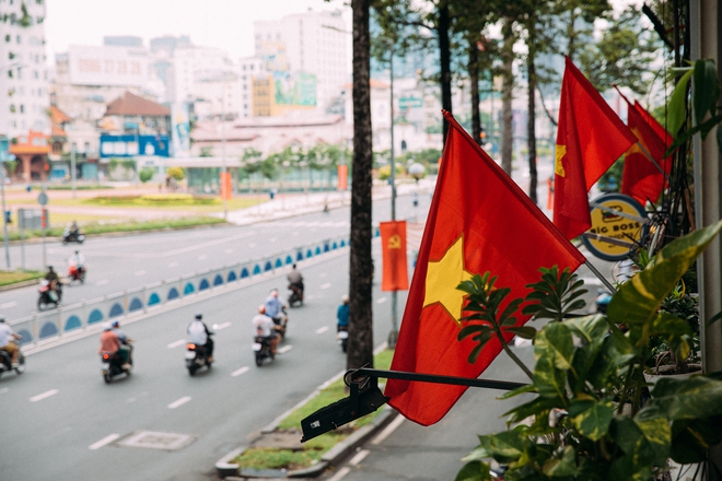 Có một TP.HCM đẹp yên bình dưới sắc cờ rực rỡ ngày Tết Độc Lập- Ảnh 19. Có một TP.HCM đẹp yên bình dưới sắc cờ rực rỡ ngày Tết Độc Lập- Ảnh 19.
