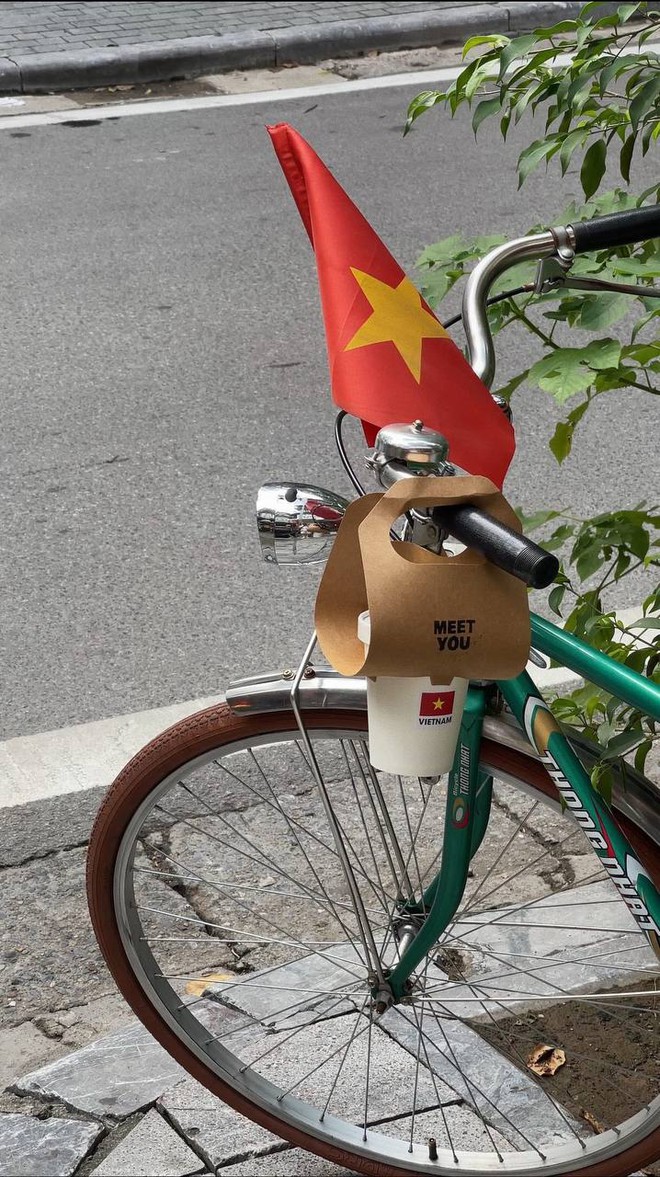 “Đi giữa cờ hoa” - khi người trẻ lan toả lòng yêu nước bằng sự “sáng tạo” đẹp đẽ thế đấy!- Ảnh 5. “Đi giữa cờ hoa” - khi người trẻ lan toả lòng yêu nước bằng sự “sáng tạo” đẹp đẽ thế đấy!- Ảnh 5.