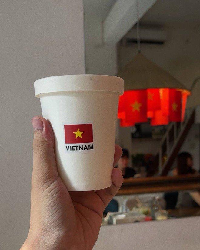 “Đi giữa cờ hoa” - khi người trẻ lan toả lòng yêu nước bằng sự “sáng tạo” đẹp đẽ thế đấy!- Ảnh 8. “Đi giữa cờ hoa” - khi người trẻ lan toả lòng yêu nước bằng sự “sáng tạo” đẹp đẽ thế đấy!- Ảnh 8.