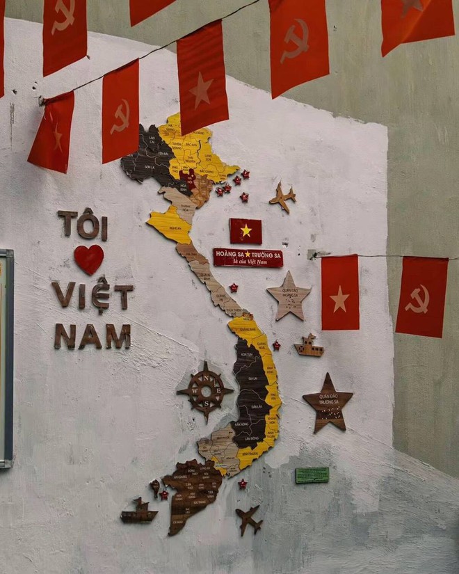 “Đi giữa cờ hoa” - khi người trẻ lan toả lòng yêu nước bằng sự “sáng tạo” đẹp đẽ thế đấy!- Ảnh 13. “Đi giữa cờ hoa” - khi người trẻ lan toả lòng yêu nước bằng sự “sáng tạo” đẹp đẽ thế đấy!- Ảnh 13.