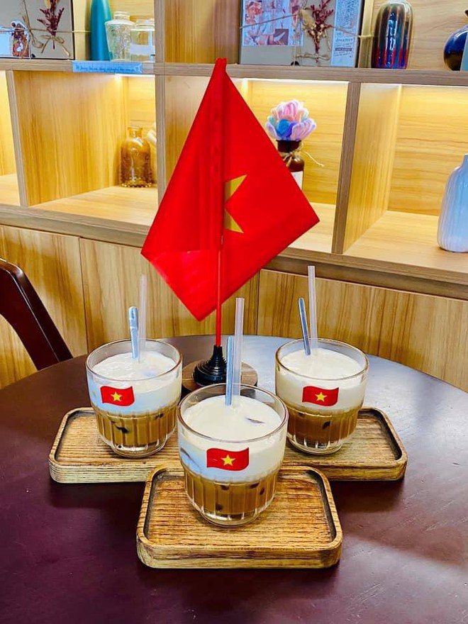 “Đi giữa cờ hoa” - khi người trẻ lan toả lòng yêu nước bằng sự “sáng tạo” đẹp đẽ thế đấy!- Ảnh 10. “Đi giữa cờ hoa” - khi người trẻ lan toả lòng yêu nước bằng sự “sáng tạo” đẹp đẽ thế đấy!- Ảnh 10.