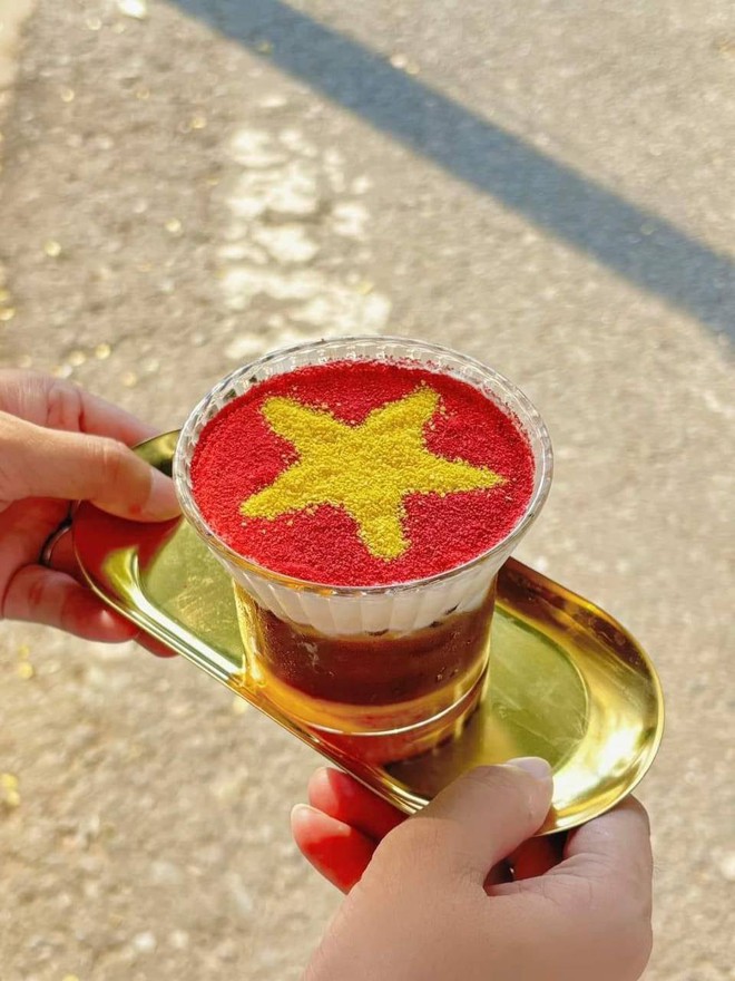 “Đi giữa cờ hoa” - khi người trẻ lan toả lòng yêu nước bằng sự “sáng tạo” đẹp đẽ thế đấy!- Ảnh 9. “Đi giữa cờ hoa” - khi người trẻ lan toả lòng yêu nước bằng sự “sáng tạo” đẹp đẽ thế đấy!- Ảnh 9.