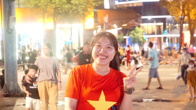 Pháo hoa rực sáng bầu trời TP.HCM tối 2/9, người dân thích thú trải nghiệm khung cảnh khó quên của ngày lễ Độc lập- Ảnh 8. Pháo hoa rực sáng bầu trời TP.HCM tối 2/9, người dân thích thú trải nghiệm khung cảnh khó quên của ngày lễ Độc lập- Ảnh 8.