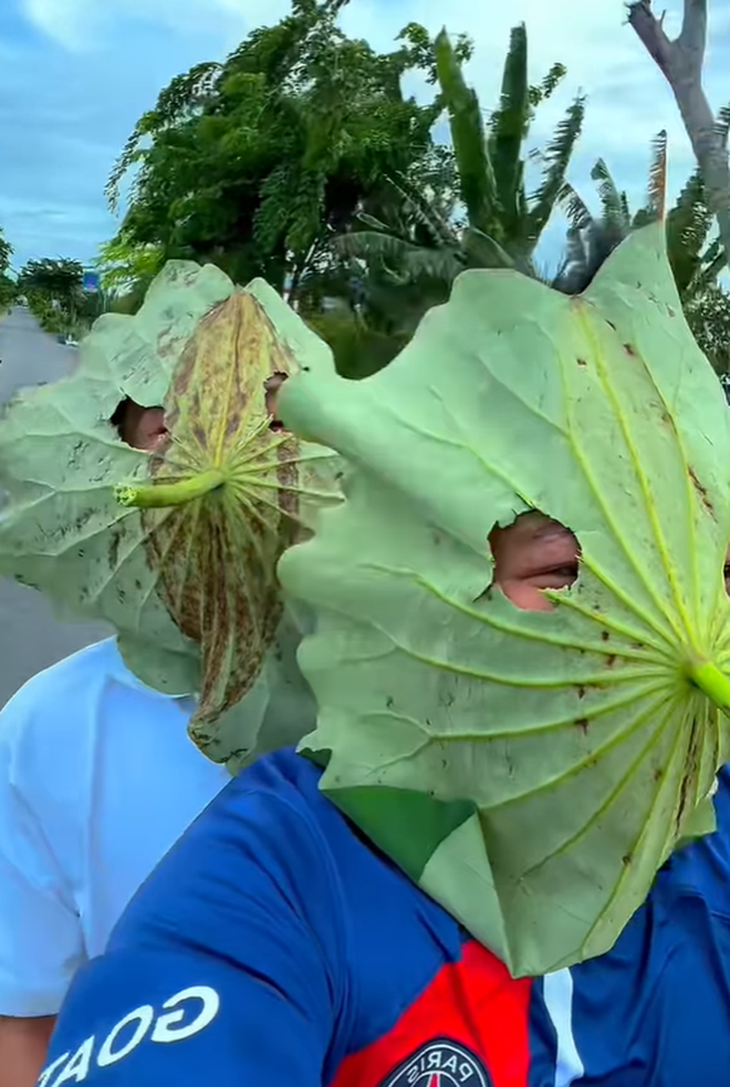 Trào lưu kỳ dị lấy đồ ăn làm mặt nạ chạy xe đã đến mức này rồi ư? Không tiết chế kẻo rước họa vào thân lúc nào không hay!- Ảnh 2. Trào lưu kỳ dị lấy đồ ăn làm mặt nạ chạy xe đã đến mức này rồi ư? Không tiết chế kẻo rước họa vào thân lúc nào không hay!- Ảnh 2.