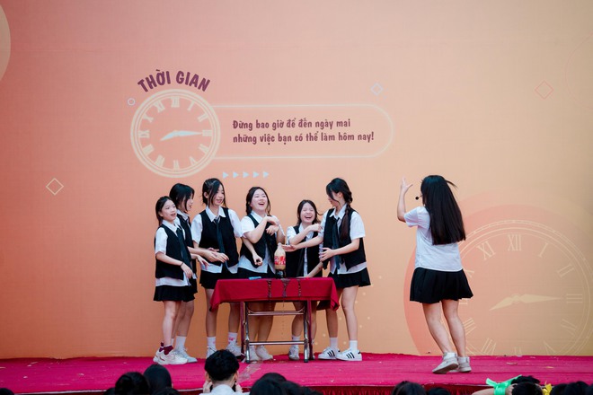 Toàn cảnh lễ khai giảng năm học mới: Rất nhanh - gọn nhưng vẫn thừa vui tươi và háo hức!- Ảnh 15. Toàn cảnh lễ khai giảng năm học mới: Rất nhanh - gọn nhưng vẫn thừa vui tươi và háo hức!- Ảnh 15.