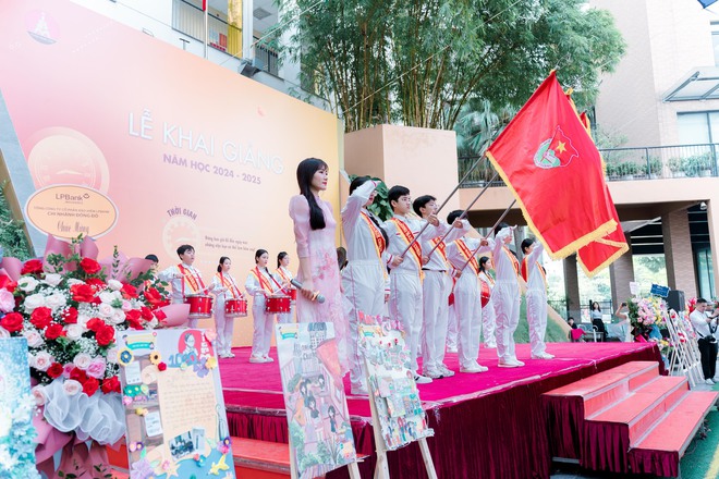 Toàn cảnh lễ khai giảng năm học mới: Rất nhanh - gọn nhưng vẫn thừa vui tươi và háo hức!- Ảnh 17. Toàn cảnh lễ khai giảng năm học mới: Rất nhanh - gọn nhưng vẫn thừa vui tươi và háo hức!- Ảnh 17.