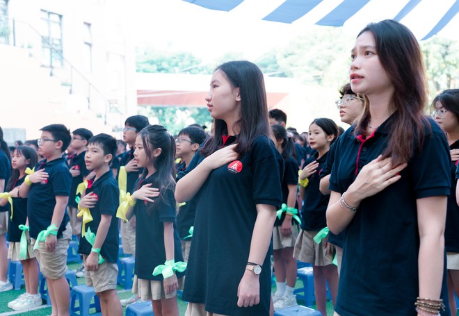 Toàn cảnh lễ khai giảng năm học mới: Rất nhanh - gọn nhưng vẫn thừa vui tươi và háo hức!- Ảnh 18. Toàn cảnh lễ khai giảng năm học mới: Rất nhanh - gọn nhưng vẫn thừa vui tươi và háo hức!- Ảnh 18.