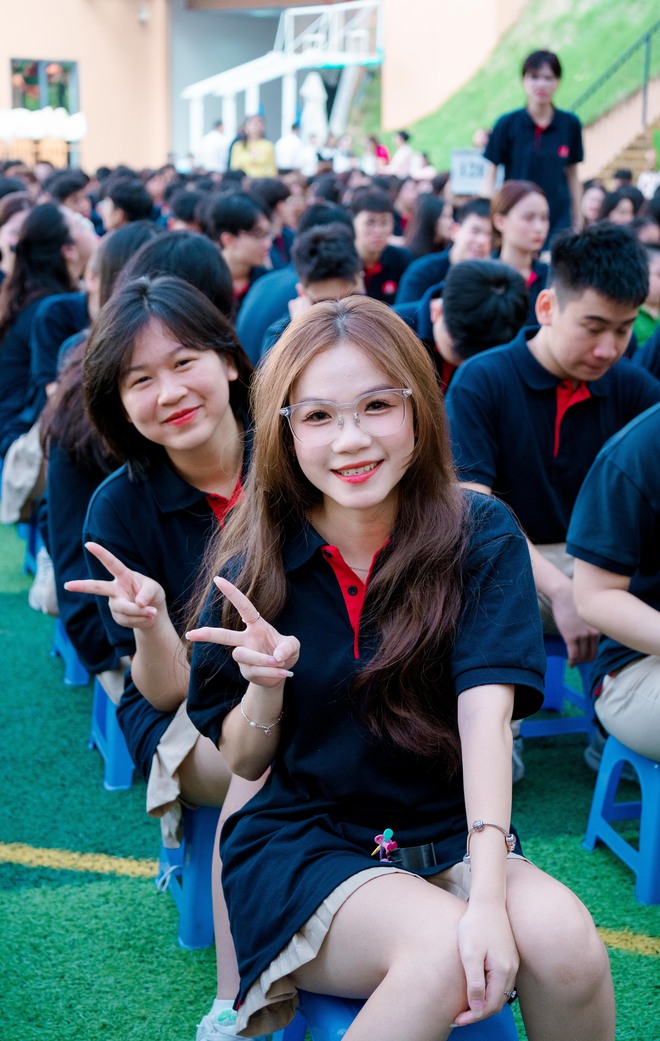 Toàn cảnh lễ khai giảng năm học mới: Rất nhanh - gọn nhưng vẫn thừa vui tươi và háo hức!- Ảnh 13. Toàn cảnh lễ khai giảng năm học mới: Rất nhanh - gọn nhưng vẫn thừa vui tươi và háo hức!- Ảnh 13.