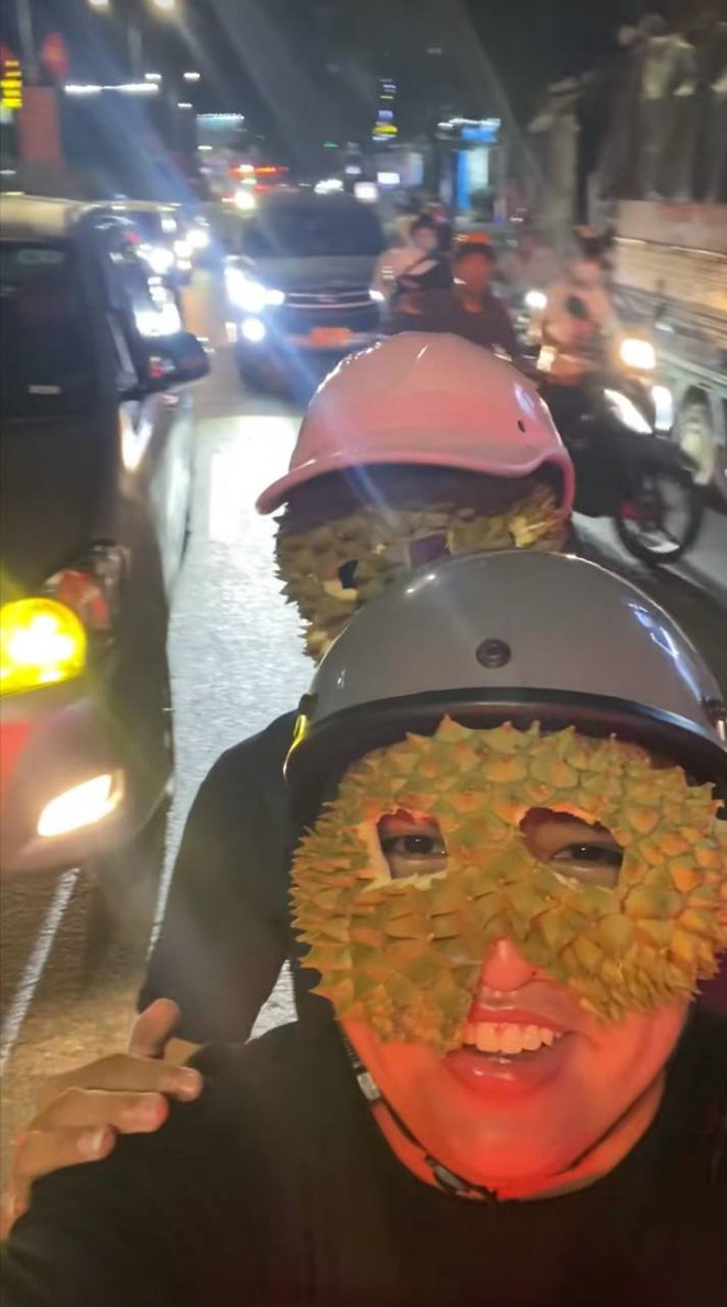 Trào lưu kỳ dị lấy đồ ăn làm mặt nạ chạy xe đã đến mức này rồi ư? Không tiết chế kẻo rước họa vào thân lúc nào không hay!- Ảnh 14. Trào lưu kỳ dị lấy đồ ăn làm mặt nạ chạy xe đã đến mức này rồi ư? Không tiết chế kẻo rước họa vào thân lúc nào không hay!- Ảnh 14.