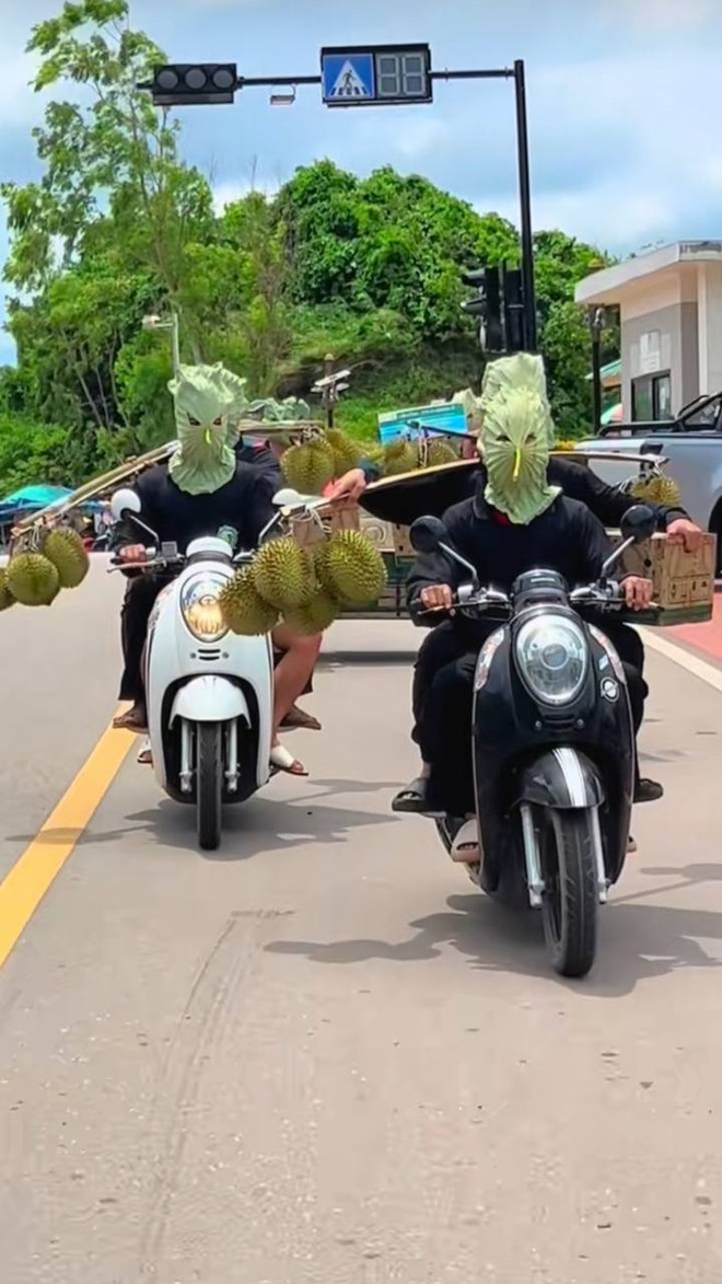 Trào lưu kỳ dị lấy đồ ăn làm mặt nạ chạy xe đã đến mức này rồi ư? Không tiết chế kẻo rước họa vào thân lúc nào không hay!- Ảnh 17. Trào lưu kỳ dị lấy đồ ăn làm mặt nạ chạy xe đã đến mức này rồi ư? Không tiết chế kẻo rước họa vào thân lúc nào không hay!- Ảnh 17.